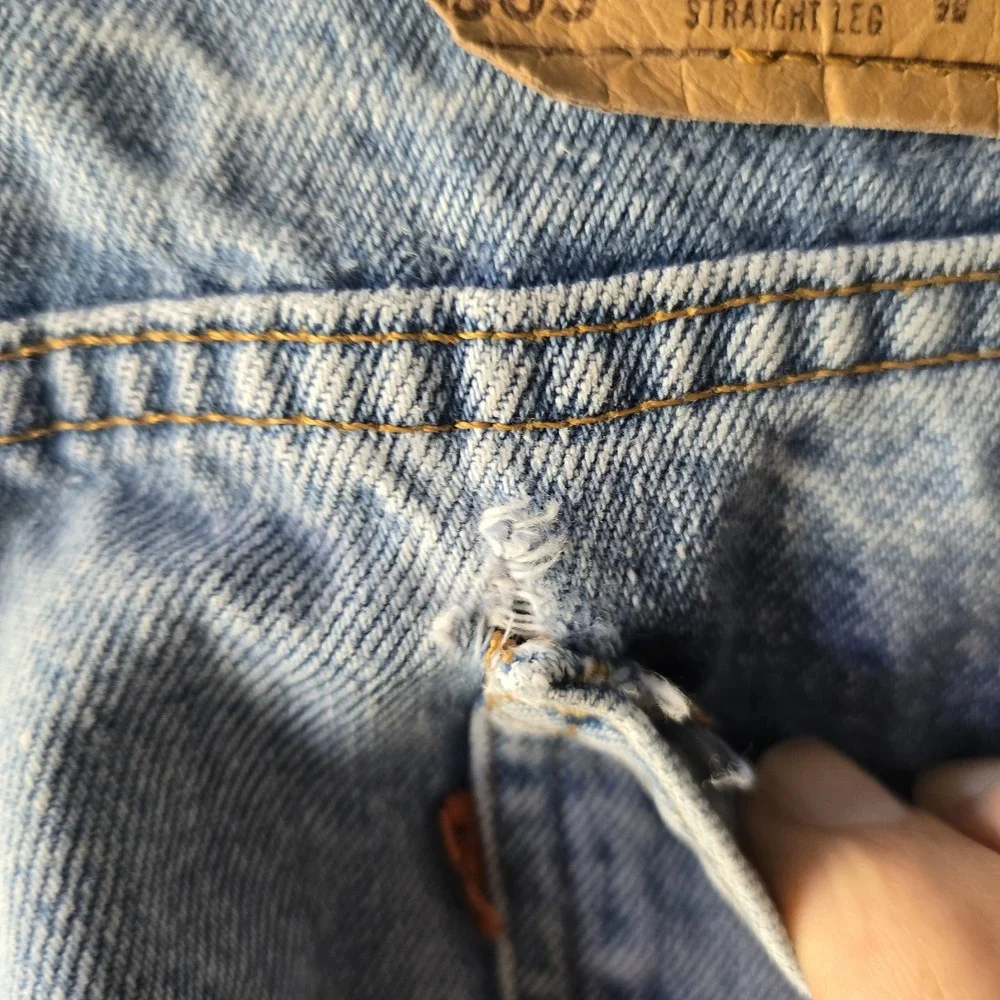 Vintage Levis 550 Relaxed Fit Tapered Leg Light Wash Orange Tab Jeans 40x32 Mens